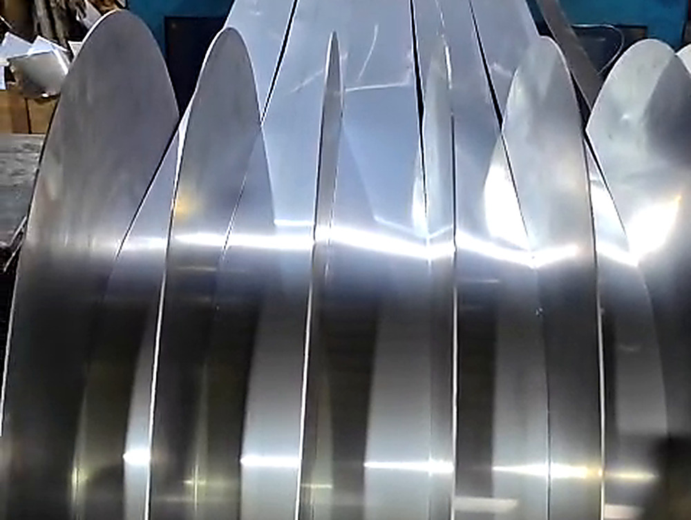 Slit stainless steel strip rewinding on the recoiler arbor